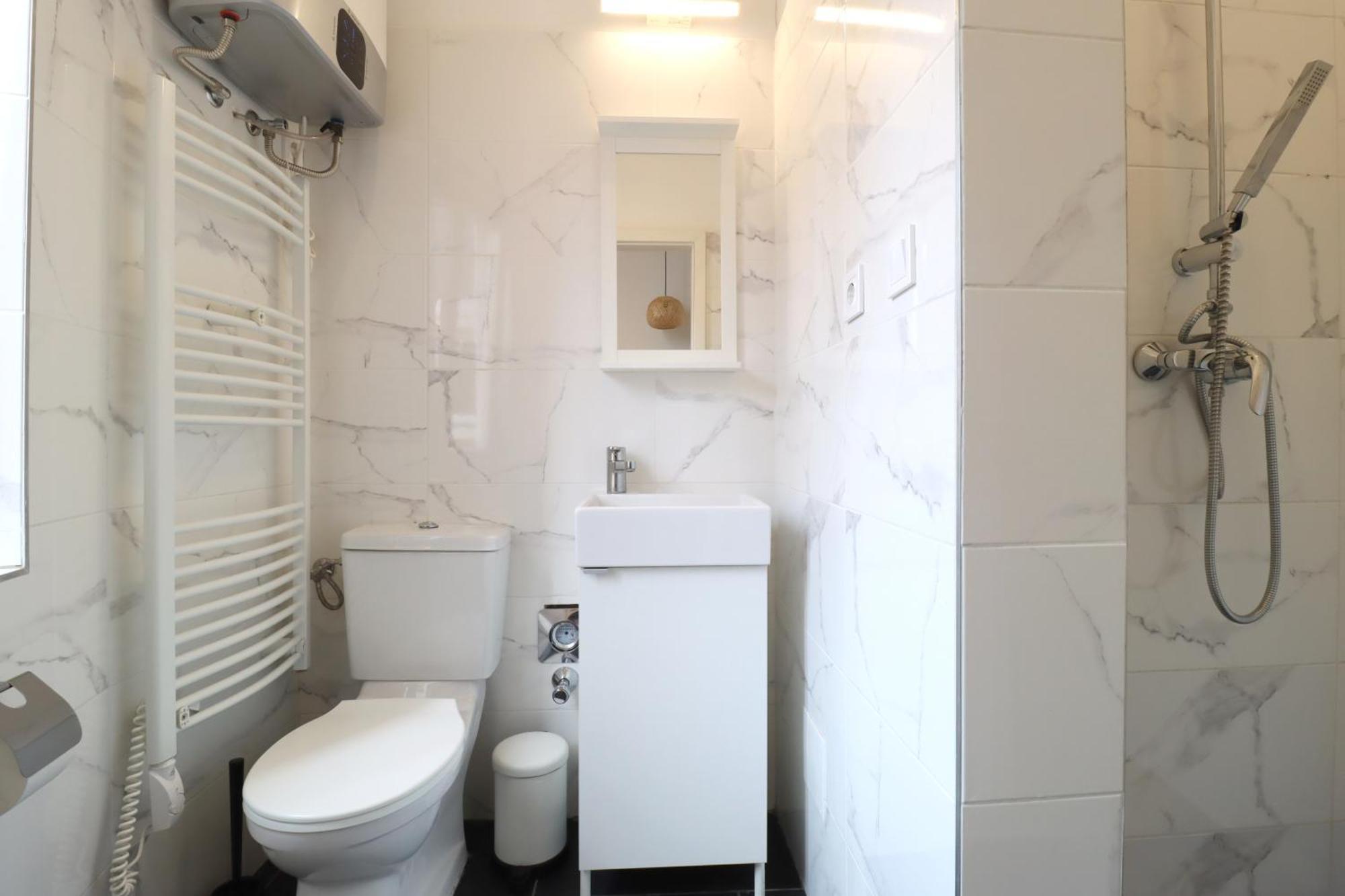 A13 Downtown Apartments With Parking บูดาเปสต์ ภายนอก รูปภาพ