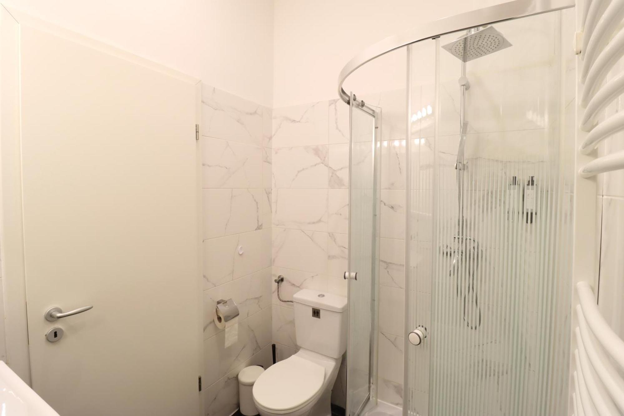 A13 Downtown Apartments With Parking บูดาเปสต์ ภายนอก รูปภาพ