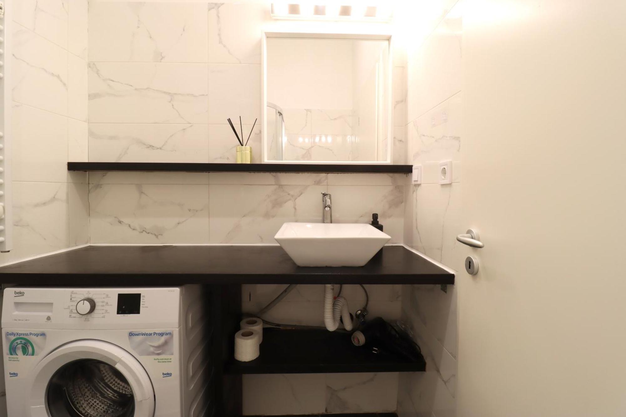 A13 Downtown Apartments With Parking บูดาเปสต์ ภายนอก รูปภาพ
